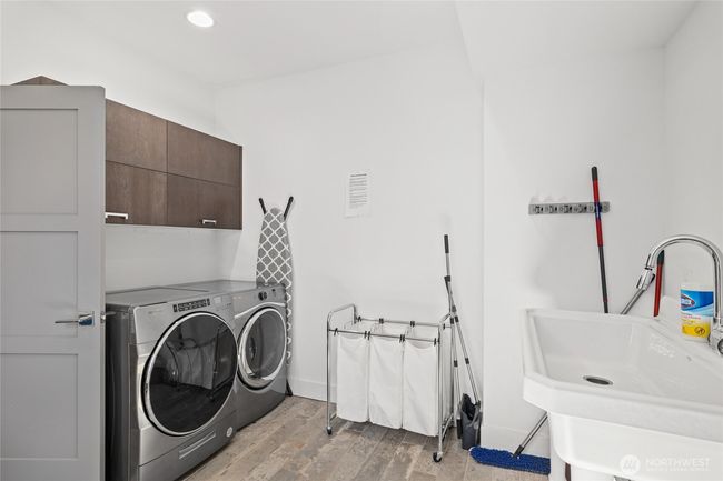 laundry/mudroom | Image 32