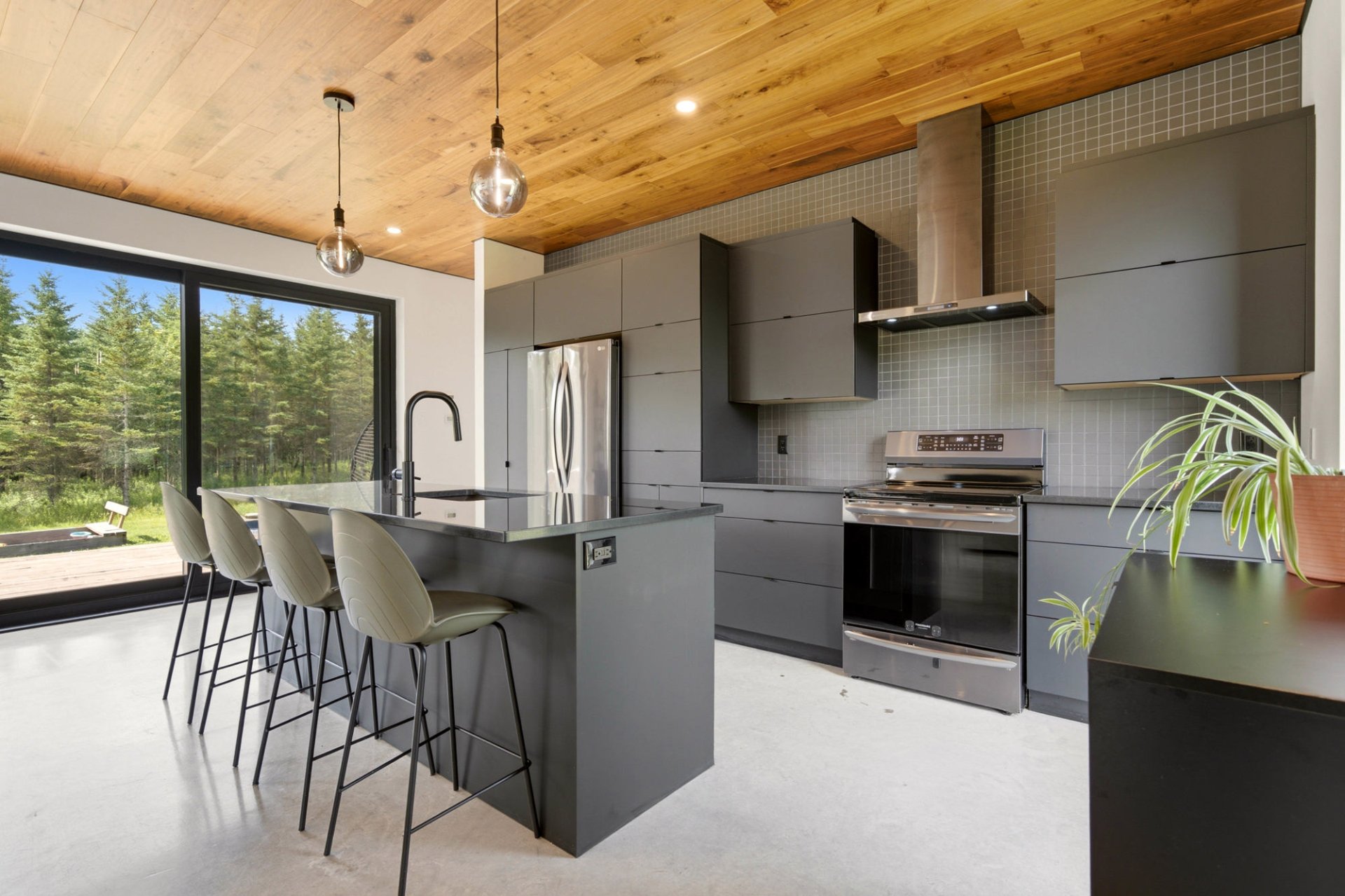 Residential in Saint-Denis-de-Brompton 4