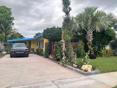 881 Sw 49th Ter, Plantation, FL, 33317-4414 | Card Image