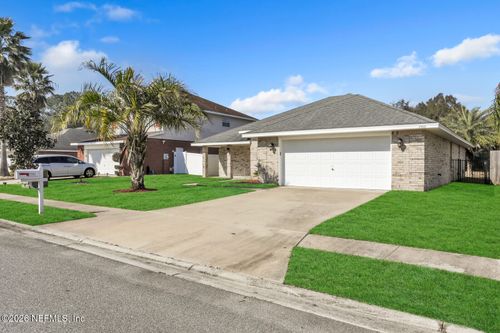7592 Vandalay Dr, JACKSONVILLE, FL, 32244-8145 | Card Image