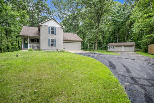 10950 W Dr N, Bellevue, MI, 49021-9527 | Card Image