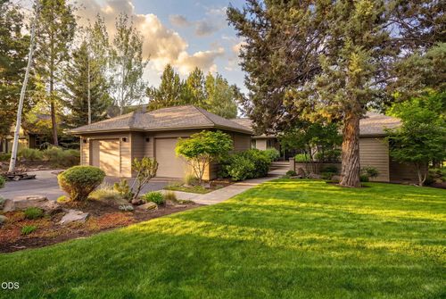 2767 Nw Champion Cir, Bend, OR, 97703-8675 | Card Image