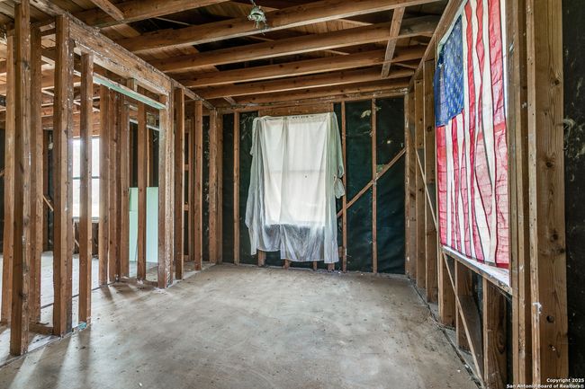 67 N 5 Th St, House other with 2 bedrooms, 1 bathrooms and null parking in Somerset TX | Image 6