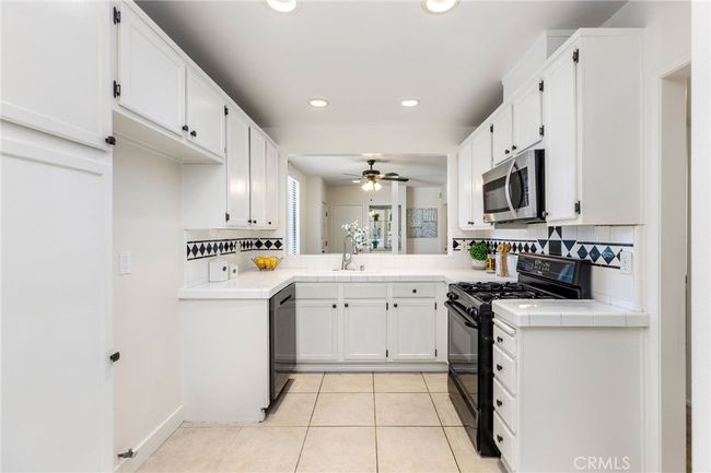 UNIT-209 - 14315 Riverside Dr, Condo with 2 bedrooms, 2 bathrooms and 3 parking in Sherman Oaks CA | Image 6