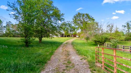 697 Goose Creek Rd, Winchester, KY, 40391-9615 | Card Image