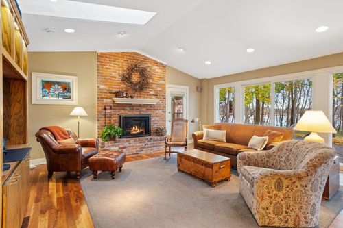 8747 Bentwood Dr, Eden Prairie, MN, 55344-4252 | Card Image