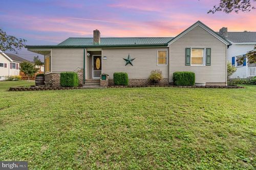 590 Lebo St, MILLERSBURG, PA, 17061-1136 | Card Image