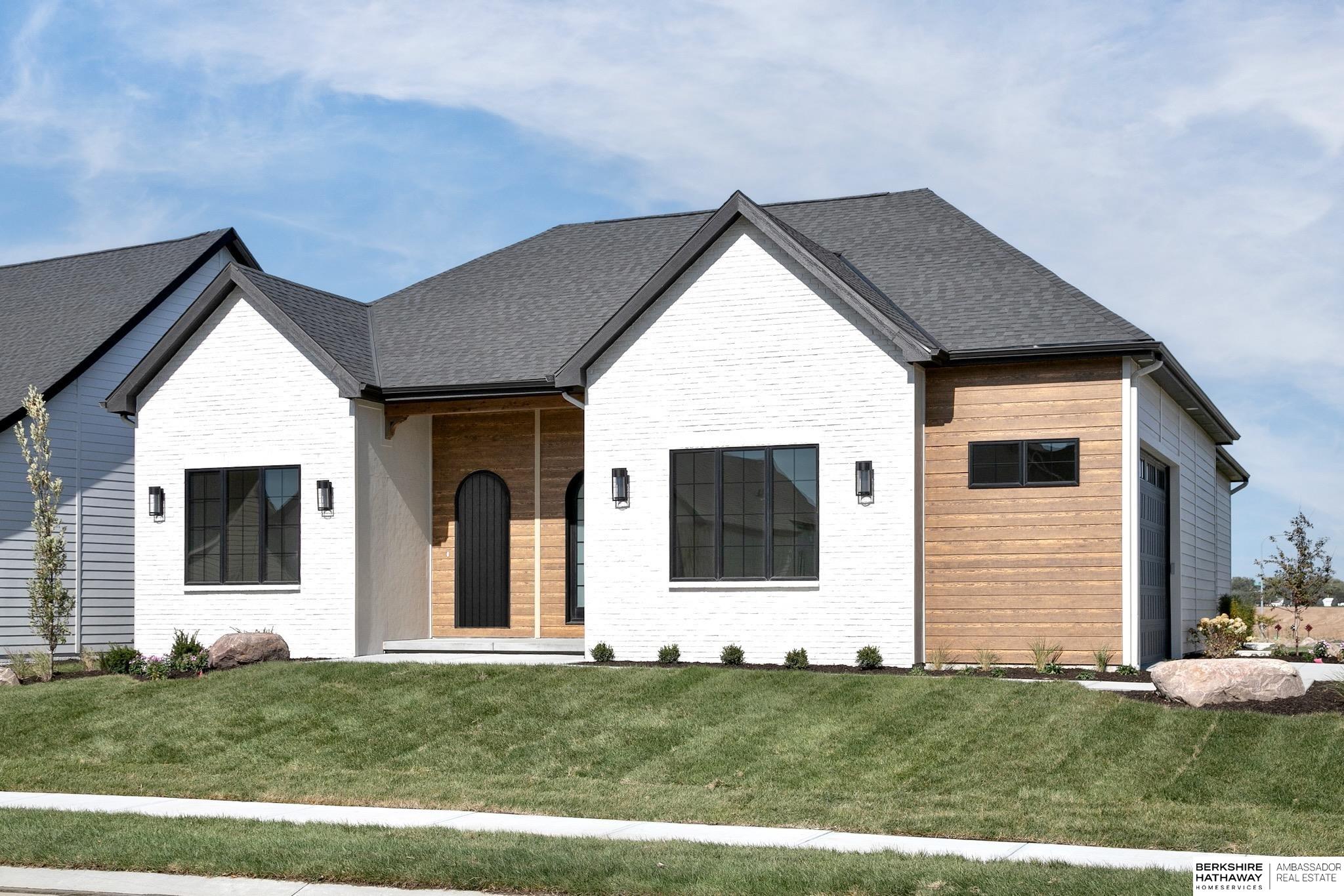 Laurel Ave, Elkhorn, NE 68022