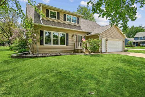1211 Country Meadows Dr, Waverly, IA, 50677-1033 | Card Image