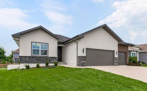 16488 S Stagecoach St, Olathe, KS, 66062-7136 | Card Image