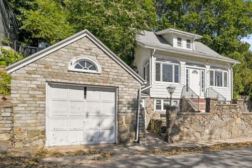 9 Glenway Ave, Peabody, MA, 01960-6222 | Card Image