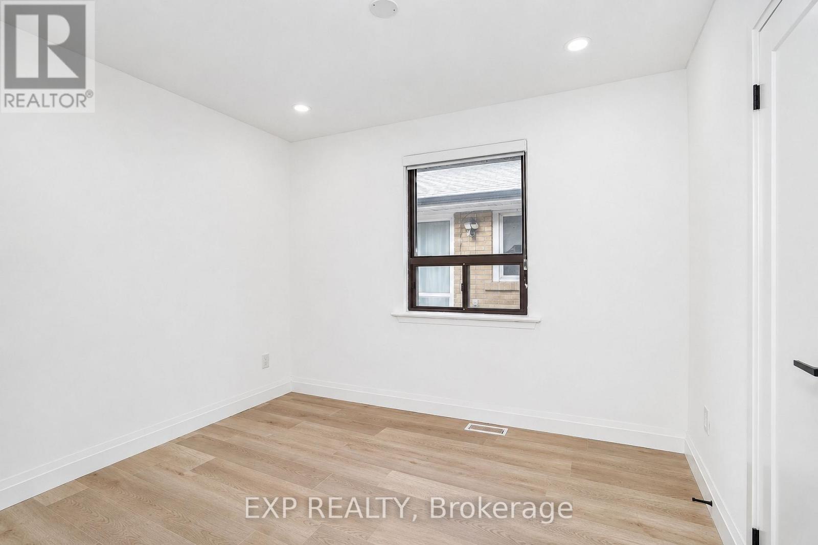 Residential in Toronto (Kennedy Park) 5