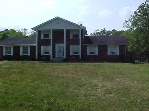 575 Forest Retreat Rd, Hendersonville, TN, 37075-2247 | Card Image