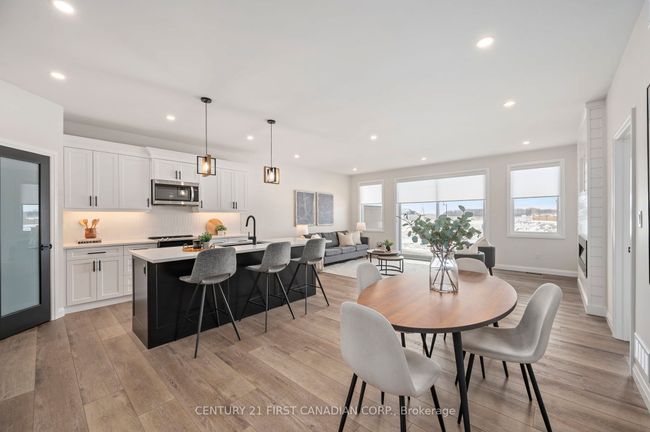 6 - 32 Postma Cres, House attached with 2 bedrooms, 2 bathrooms and 2 parking in Ailsa Craig ON | Image 10