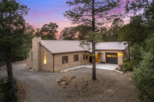 16 Bobolink Ln, Tijeras, NM, 87059-8019 | Card Image