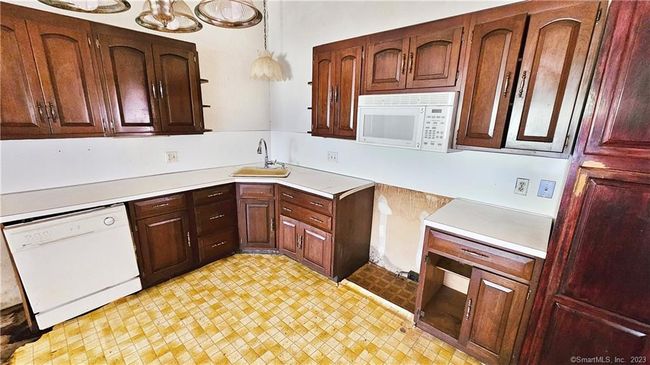 8 Andrews St, House other with 4 bedrooms, 3 bathrooms and null parking in Pawcatuck CT | Image 7