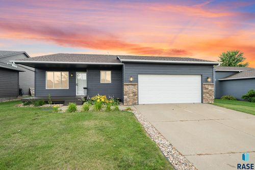 4121 W 93rd St, Sioux Falls, SD, 57108-6282 | Card Image