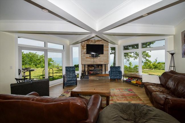 living room | Image 7