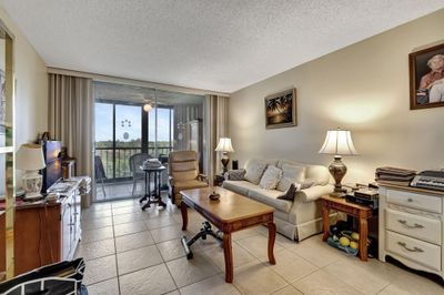 403 - 6935 Huntington Lane, Condo with 2 bedrooms, 2 bathrooms and null parking in Delray Beach FL | Image 2