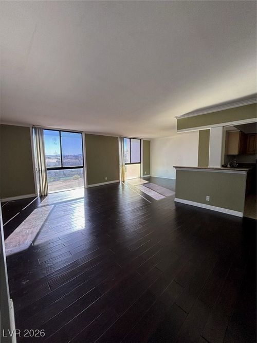 apt-702-3930 University Center Dr, Las Vegas, NV, 89119-7270 | Card Image