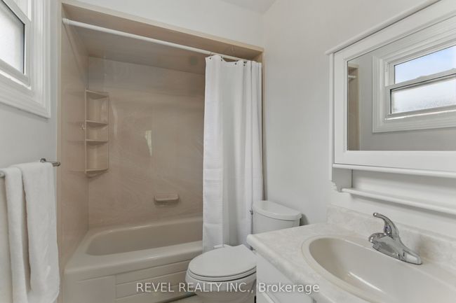 1076 Roxborough Dr, House other with 4 bedrooms, 3 bathrooms and 2 parking in Oakville ON | Image 26