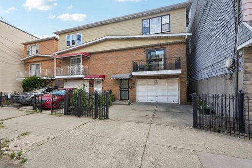 2-105 Beacon Ave, Jersey City, NJ, 07306-2101 | Card Image