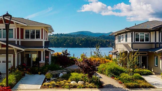 5946 Beachgate Lane, Townhouse with 3 bedrooms, 2 bathrooms and 4 parking in Sechelt BC | Image 1