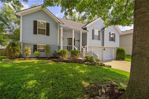 1005 Se 11th St, Lee's Summit, MO, 64081-3091 | Card Image