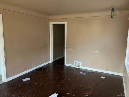 5951 Radnor St, Detroit, MI, 48224-1363 | Card Image