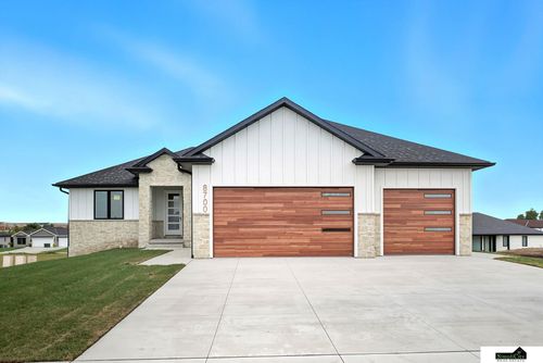 8700 Honeybee Ln, Lincoln, NE, 68526 | Card Image