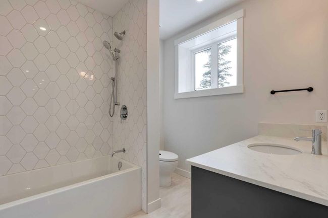 468 Discovery Place Sw, Home with 4 bedrooms, 3 bathrooms and 4 parking in Calgary AB | Image 33