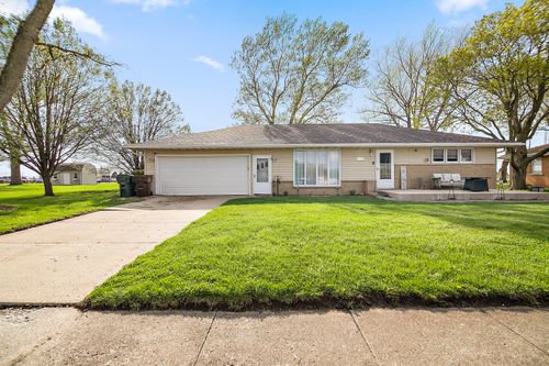 325 N Elm St, Herscher, IL, 60941-9798 | Card Image