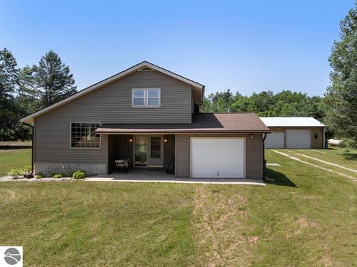 3882 S State Rd, Harbor Springs, MI, 49740-9711 | Card Image
