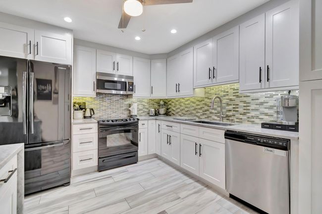 25-B - 8051 Ambach Way, Home with 2 bedrooms, 2 bathrooms and null parking in Hypoluxo FL | Image 4