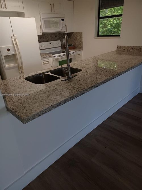 apt-411-16220 Nw 2nd Ave, Miami, FL, 33169-6539 | Card Image