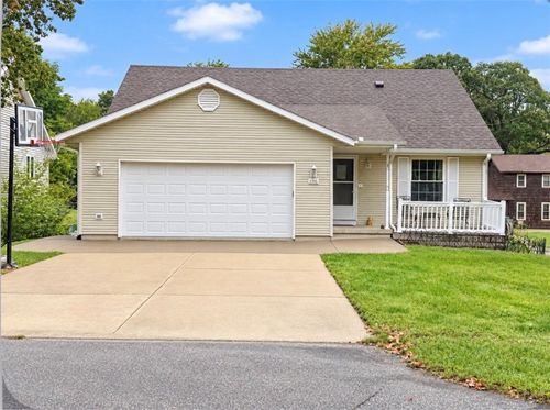 426 Lawn Ave, Maryville, MO, 64468-1151 | Card Image