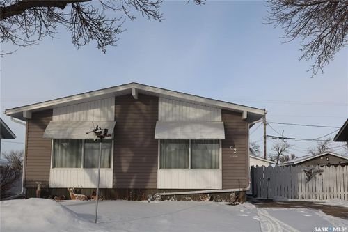 32 Kasper Crescent, Assiniboia, SK, S0H0B0 | Card Image