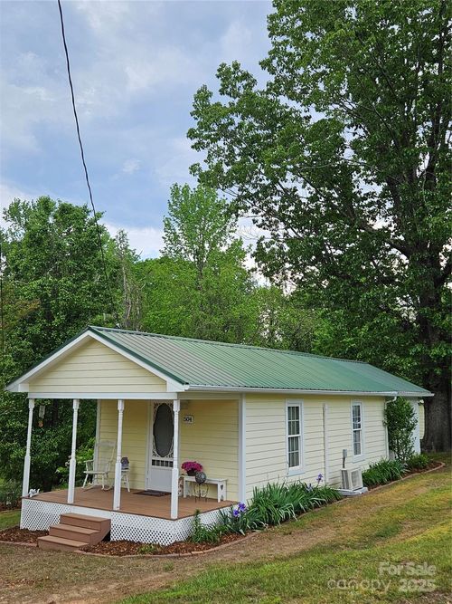 504 Pineburr Ave Sw, Valdese, NC, 28690-3128 | Card Image
