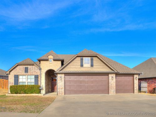 1008 Missouri Ave, Claremore, OK, 74019-3700 | Card Image