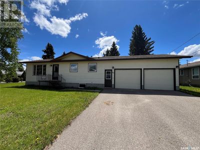 410 3rd Ave, House other with 5 bedrooms, 2 bathrooms and null parking in Whitewood SK | Image 1