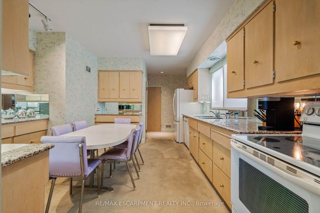 274 Mountain Brow Blvd, House other with 5 bedrooms, 3 bathrooms and 10 parking in Hamilton ON | Image 11