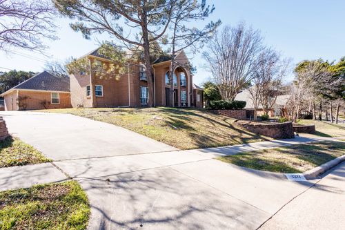2212 Valley View Dr, Cedar Hill, TX, 75104-7848 | Card Image