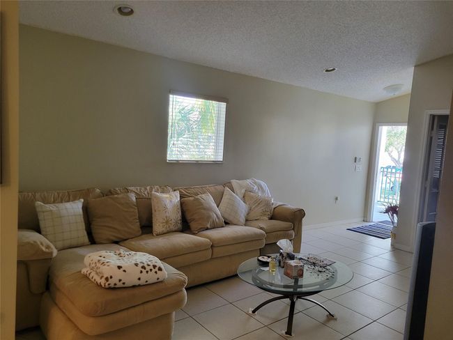 201 - 7760 Nw 22, Condo with 3 bedrooms, 2 bathrooms and null parking in Pembroke Pines FL | Image 4