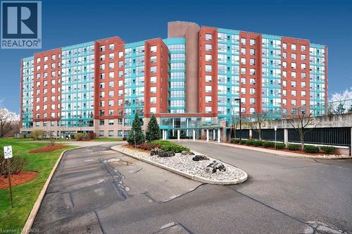 910-55 Blue Springs Dr, Waterloo, ON, N2J4T3 | Card Image