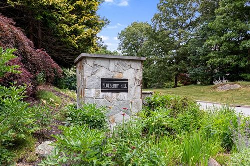 30 Rock Way, East Greenwich, RI, 02818-1171 | Card Image