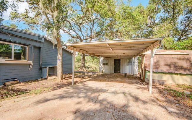 2726 Shady Creek Ln, House other with 3 bedrooms, 2 bathrooms and null parking in Oyster Creek TX | Image 5