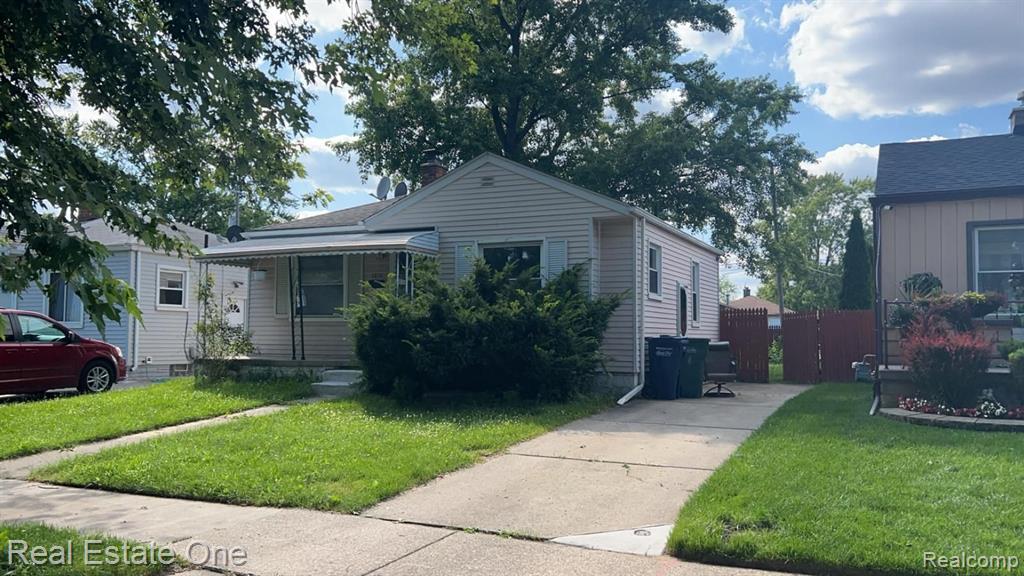 Applewood Ave, Lincoln Park, MI 48146