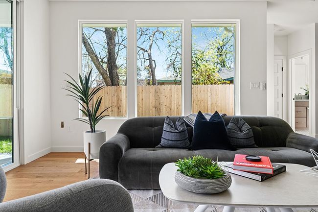 B - 8003 Gault St, Condo with 3 bedrooms, 4 bathrooms and 2 parking in Austin TX | Image 12