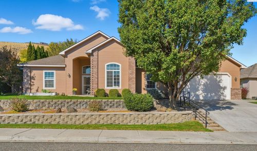 144 Bear Dr, Richland, WA, 99352-8800 | Card Image