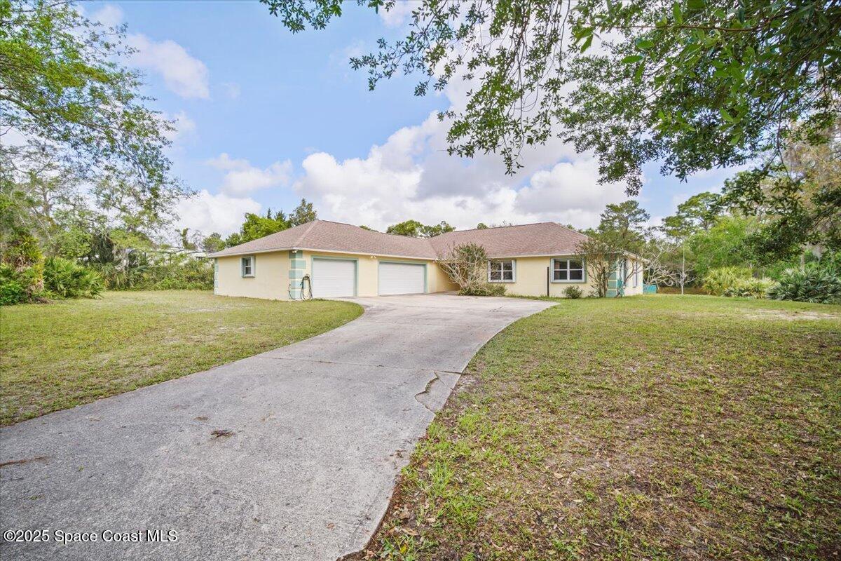 Residential in Mims